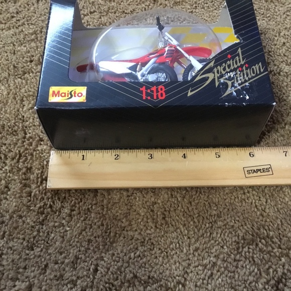 Honda CR 250 R -Special Edition- Maisto 1:18 - Picture 4 of 12